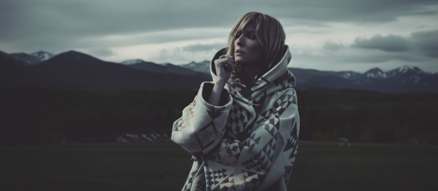 Beth Dutton White Cloak Coat Hooded_ Wool Blend Poncho from Yellowstone