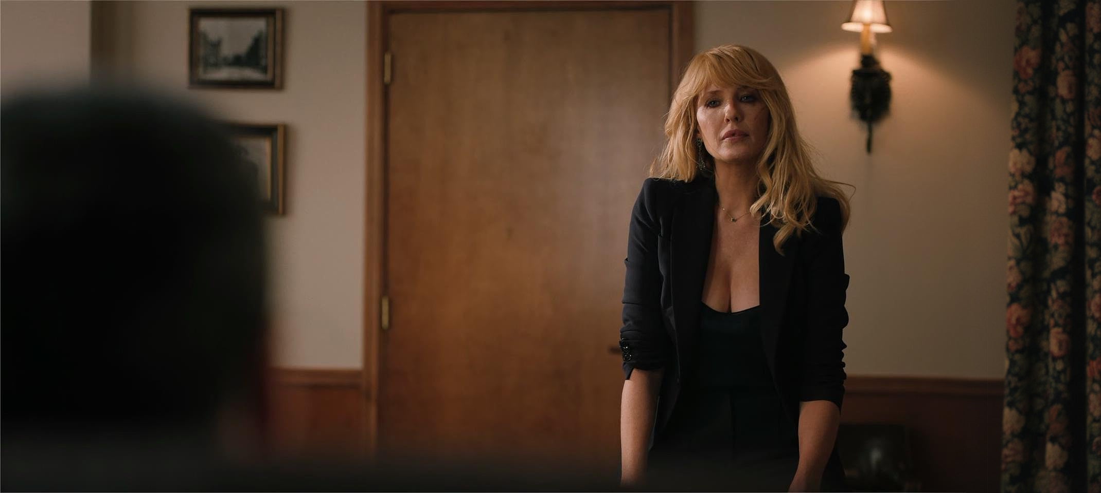 Elegant and Powerful Beth Dutton Season 5 Black Suit Blazer