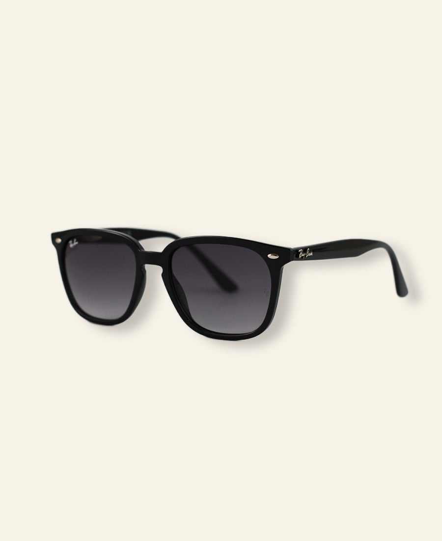 Black sunglasses with gradient lenses Ray Ban Yellowstone 